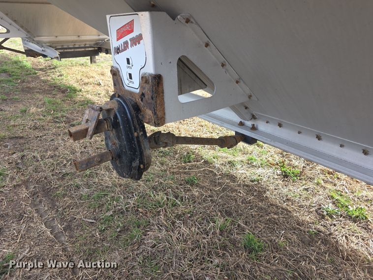 image for item FI0881 2013 Cornhusker 800 ALSR grain trailer