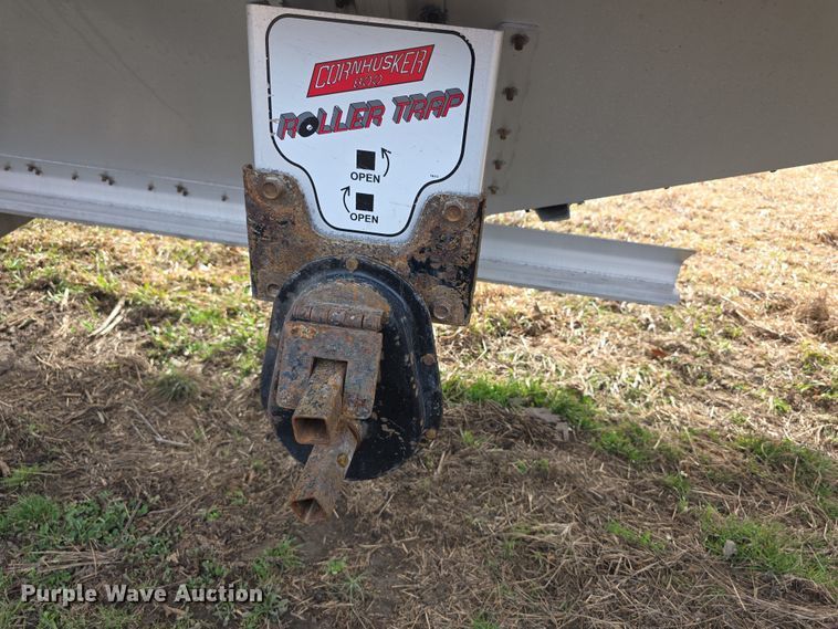 image for item FI0881 2013 Cornhusker 800 ALSR grain trailer
