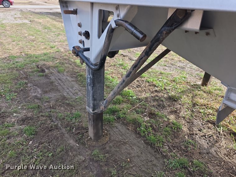 image for item FI0881 2013 Cornhusker 800 ALSR grain trailer