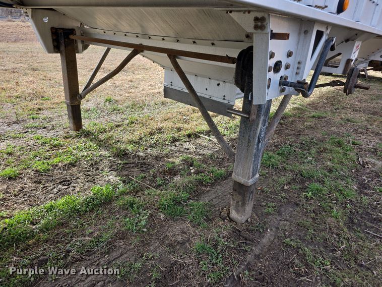 image for item FI0881 2013 Cornhusker 800 ALSR grain trailer