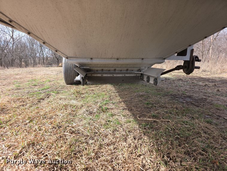 image for item FI0881 2013 Cornhusker 800 ALSR grain trailer