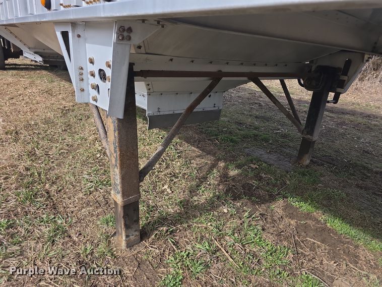 image for item FI0881 2013 Cornhusker 800 ALSR grain trailer