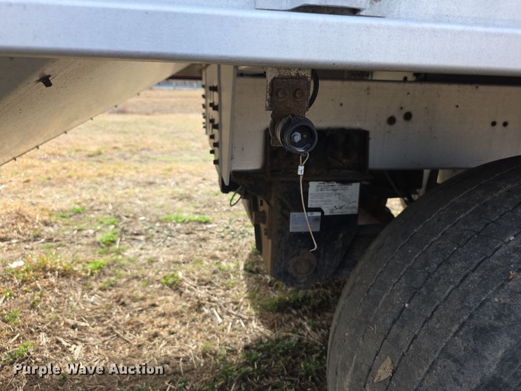 image for item FI0881 2013 Cornhusker 800 ALSR grain trailer