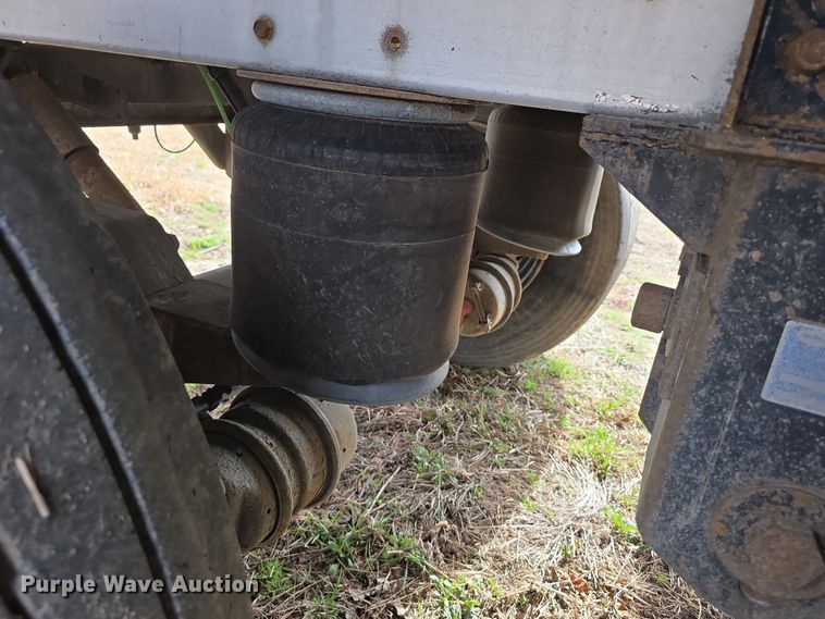 image for item FI0881 2013 Cornhusker 800 ALSR grain trailer