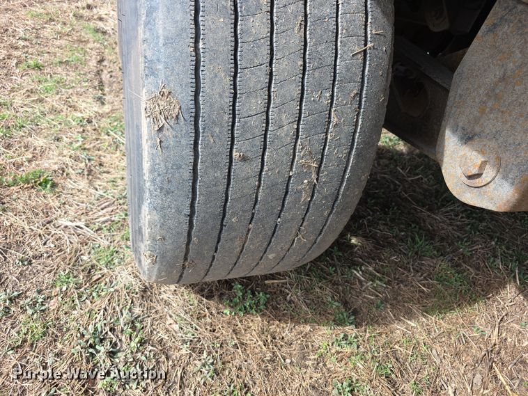 image for item FI0881 2013 Cornhusker 800 ALSR grain trailer