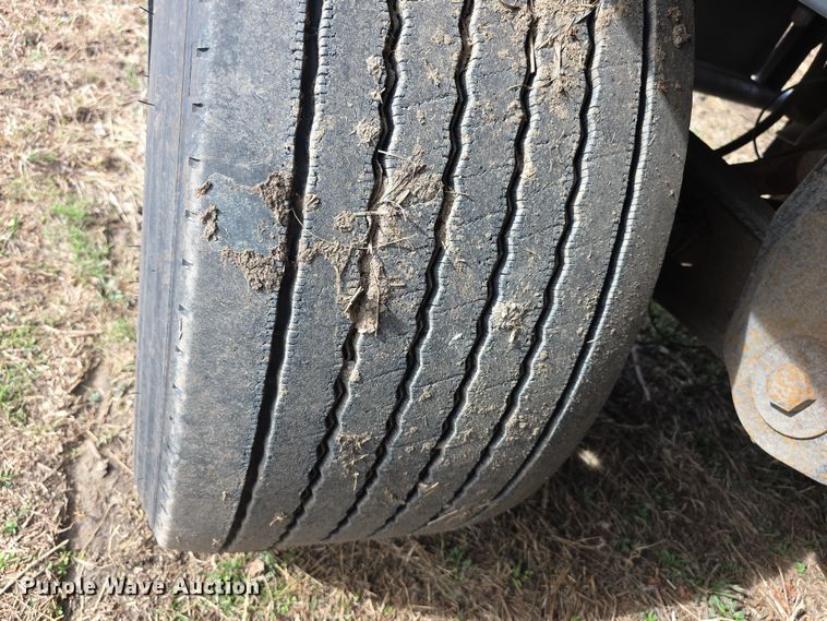 image for item FI0881 2013 Cornhusker 800 ALSR grain trailer