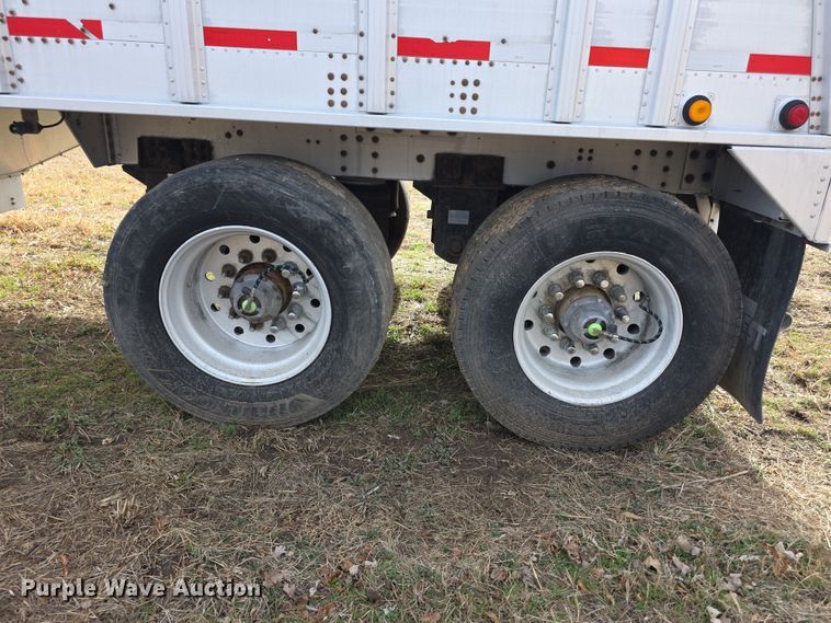 image for item FI0881 2013 Cornhusker 800 ALSR grain trailer