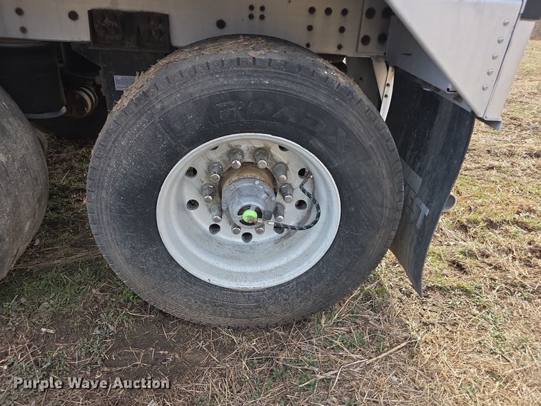 image for item FI0881 2013 Cornhusker 800 ALSR grain trailer