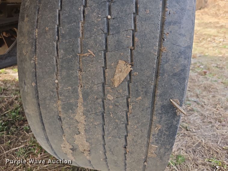 image for item FI0881 2013 Cornhusker 800 ALSR grain trailer