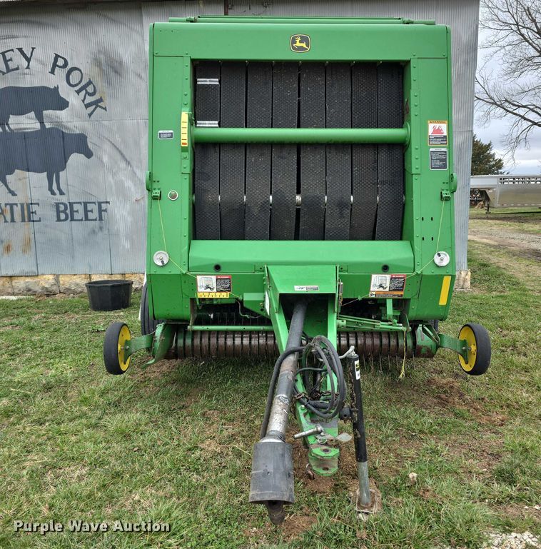 image for item FI0904 2003 John Deere 567 MegaWide round baler