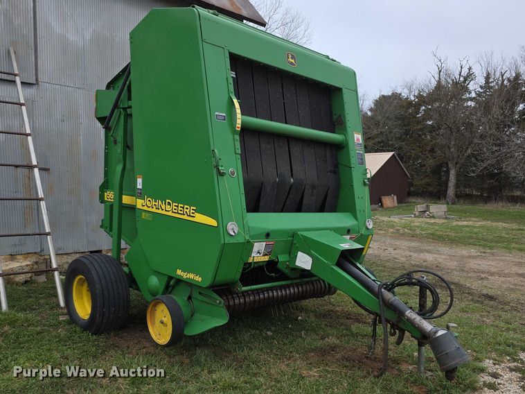 image for item FI0904 2003 John Deere 567 MegaWide round baler