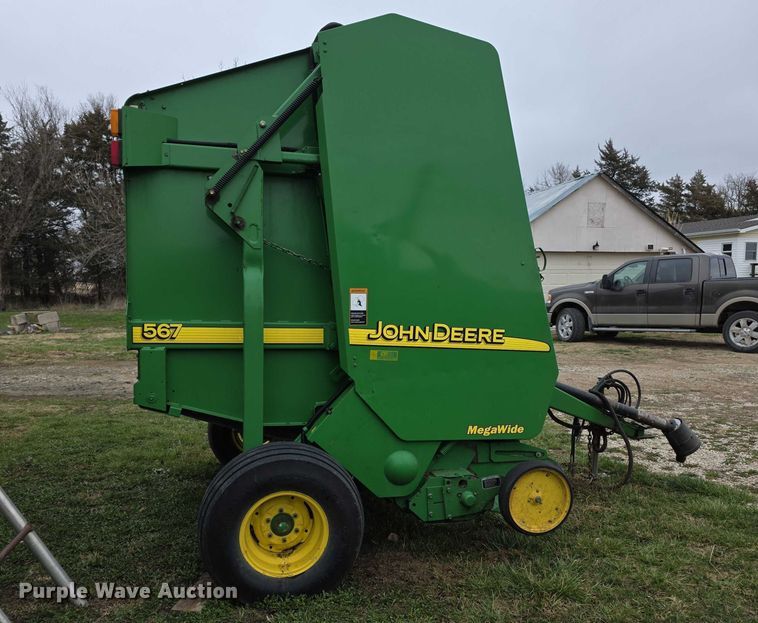 image for item FI0904 2003 John Deere 567 MegaWide round baler
