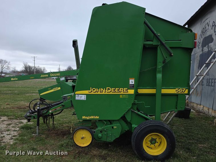 image for item FI0904 2003 John Deere 567 MegaWide round baler