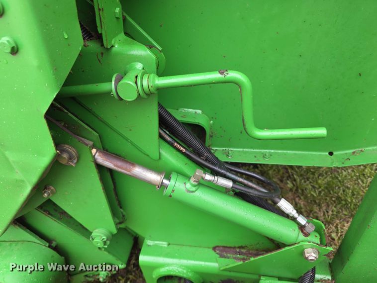 image for item FI0904 2003 John Deere 567 MegaWide round baler