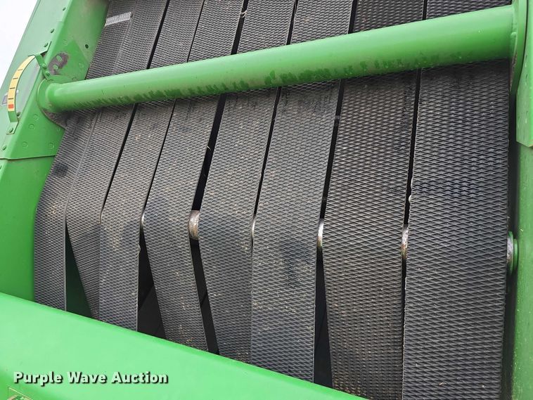 image for item FI0904 2003 John Deere 567 MegaWide round baler