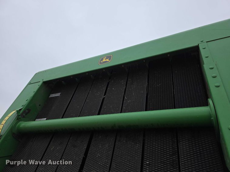 image for item FI0904 2003 John Deere 567 MegaWide round baler