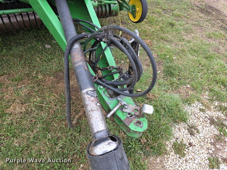image for item FI0904 2003 John Deere 567 MegaWide round baler