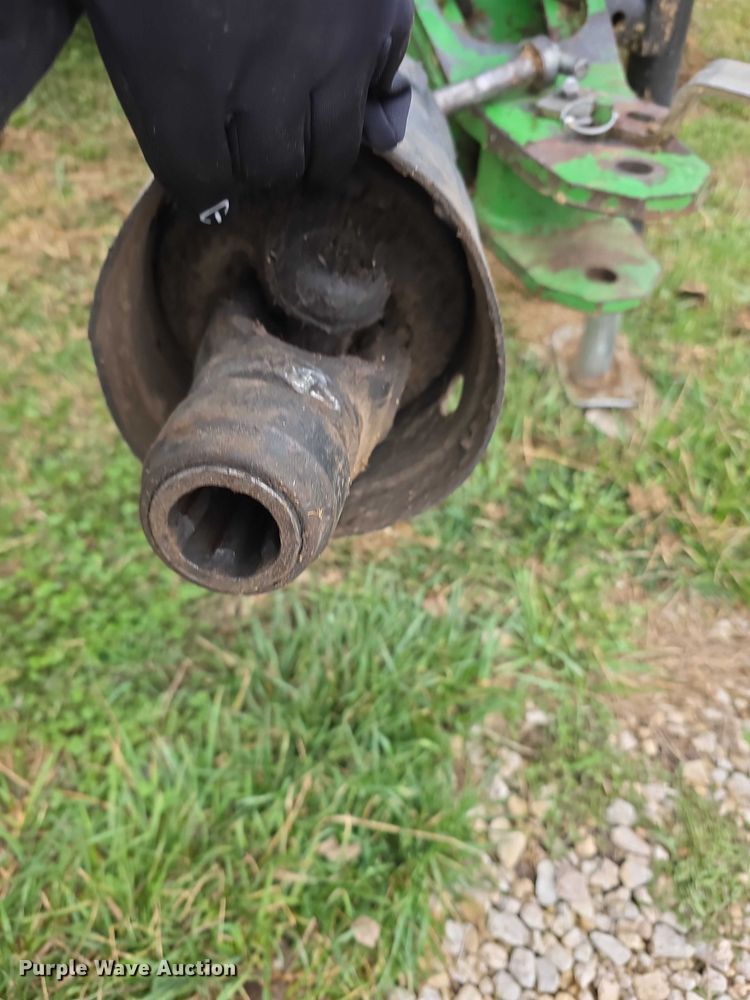 image for item FI0904 2003 John Deere 567 MegaWide round baler