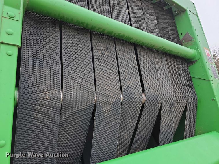 image for item FI0904 2003 John Deere 567 MegaWide round baler