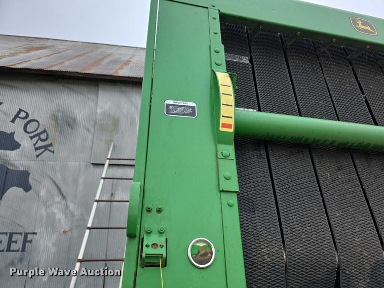 image for item FI0904 2003 John Deere 567 MegaWide round baler