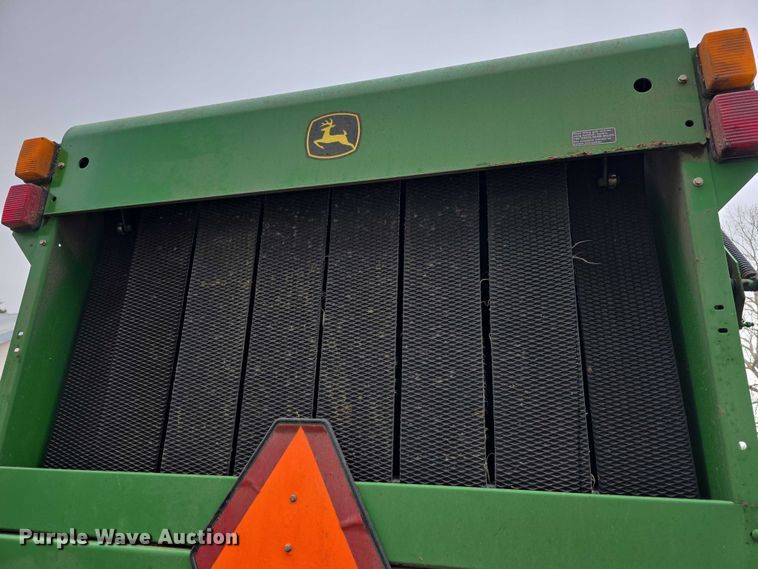 image for item FI0904 2003 John Deere 567 MegaWide round baler
