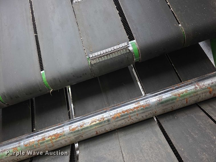 image for item FI0904 2003 John Deere 567 MegaWide round baler