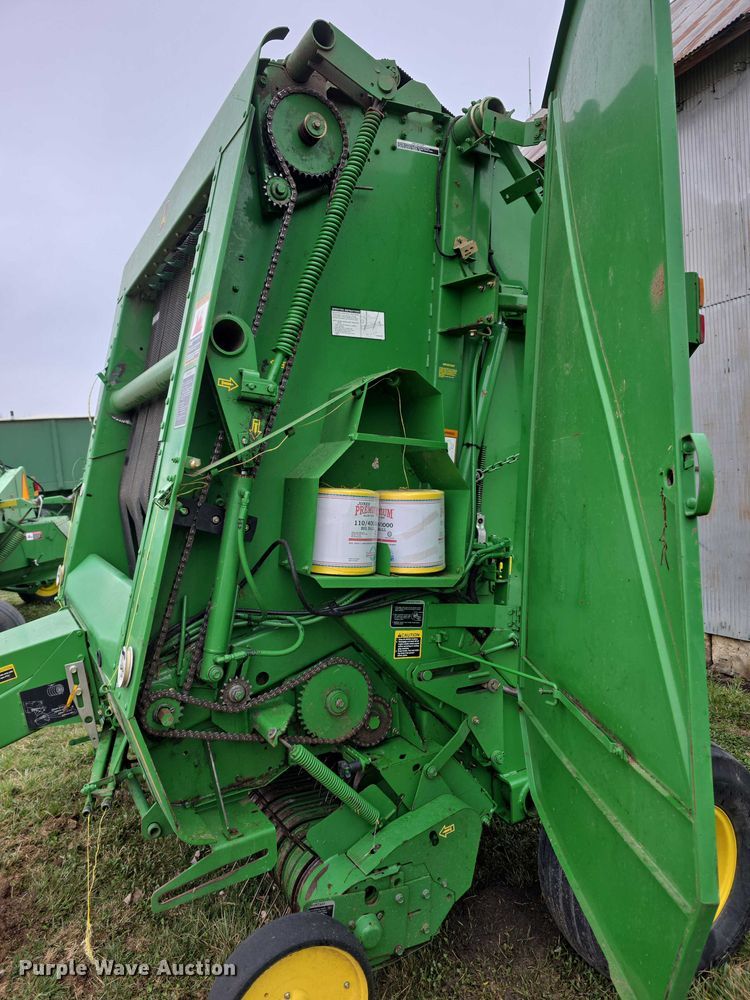 image for item FI0904 2003 John Deere 567 MegaWide round baler