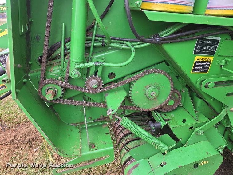 image for item FI0904 2003 John Deere 567 MegaWide round baler