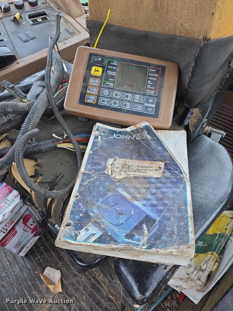 image for item FI0904 2003 John Deere 567 MegaWide round baler