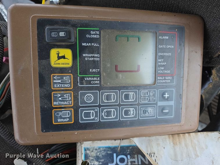 image for item FI0904 2003 John Deere 567 MegaWide round baler