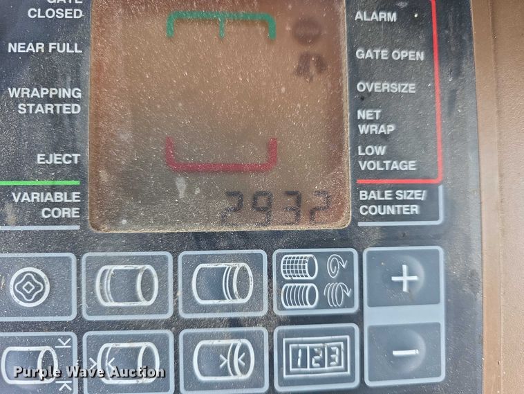 image for item FI0904 2003 John Deere 567 MegaWide round baler