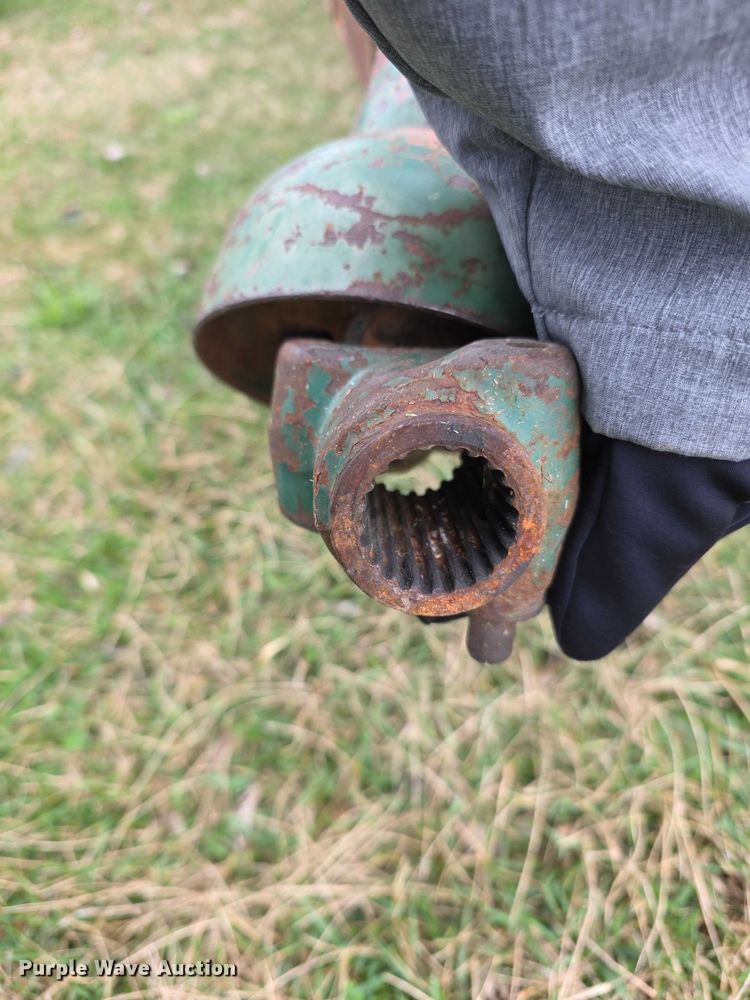 image for item FI0906 Grain King grain cart