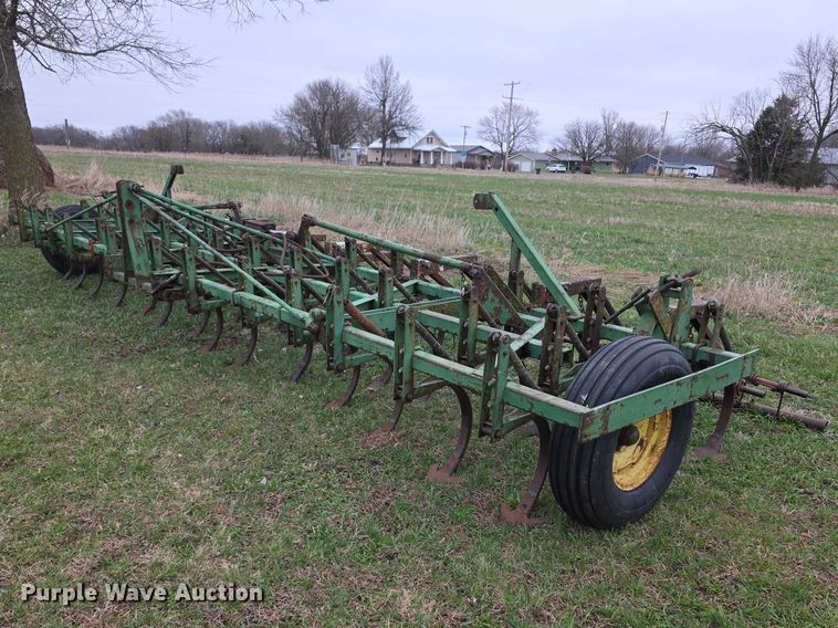 image for item FI0909 John Deere field cultivator