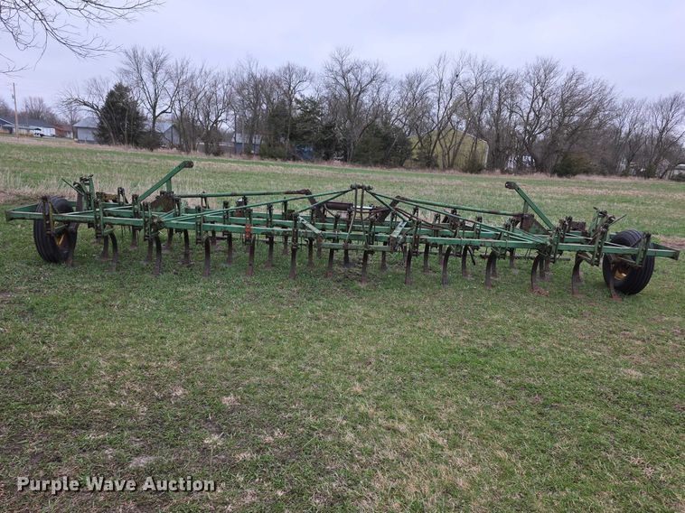 image for item FI0909 John Deere field cultivator