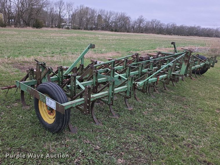 image for item FI0909 John Deere field cultivator