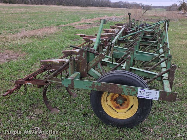 image for item FI0909 John Deere field cultivator