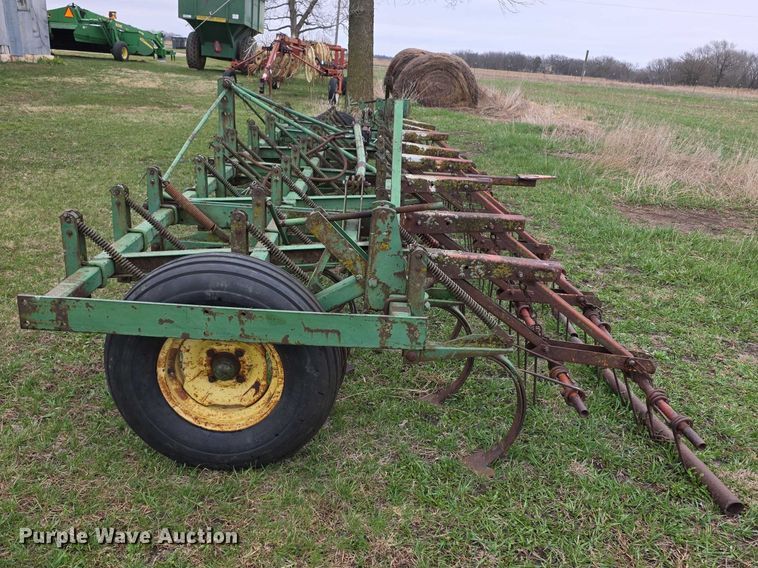 image for item FI0909 John Deere field cultivator