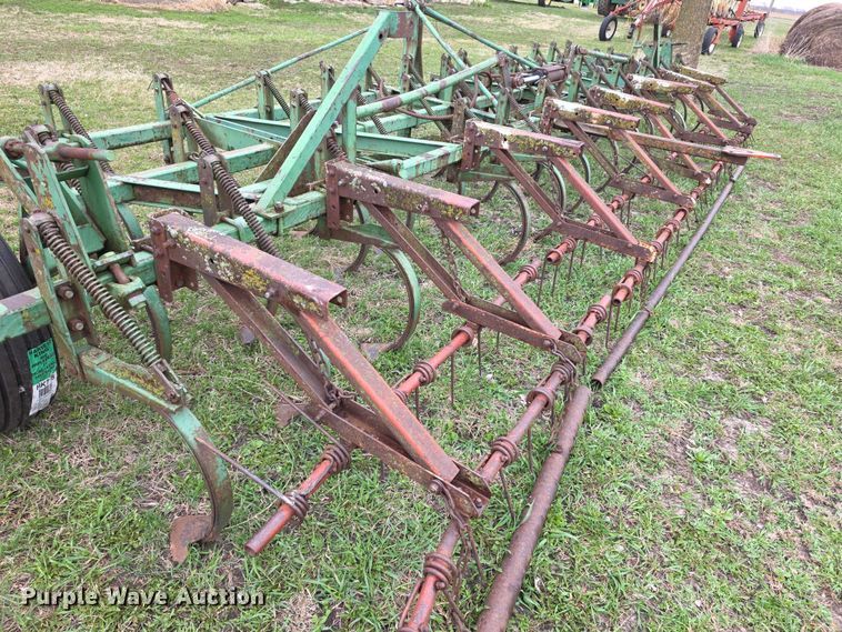 image for item FI0909 John Deere field cultivator
