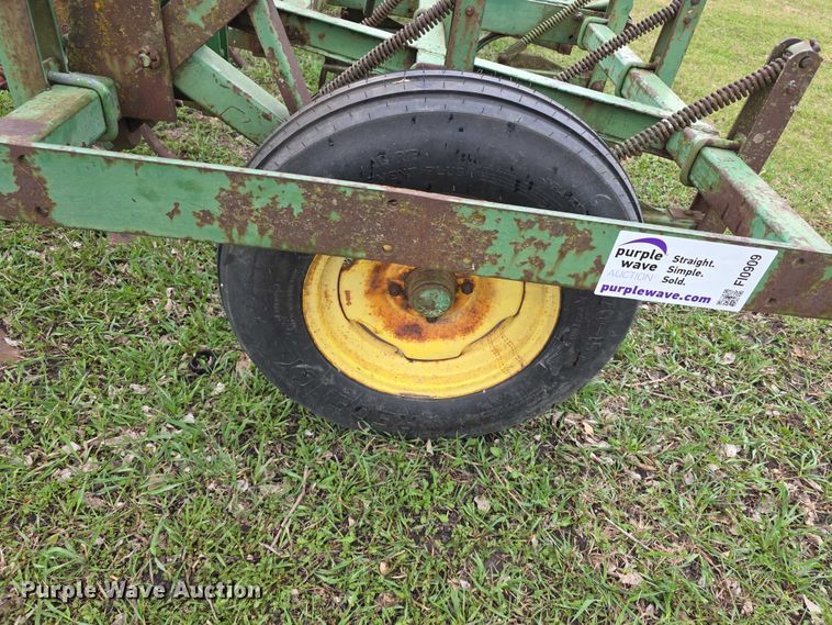 image for item FI0909 John Deere field cultivator