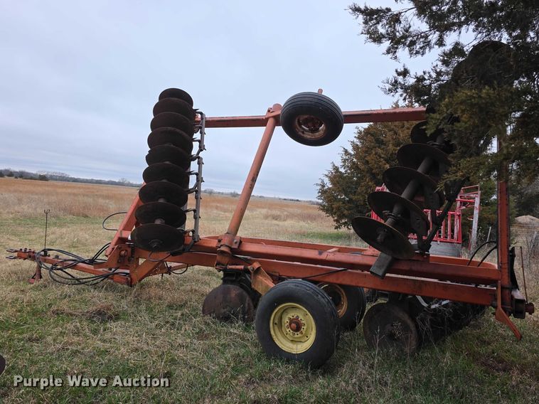 image for item FI0911 Allis Chalmers 2600  double off-set disk