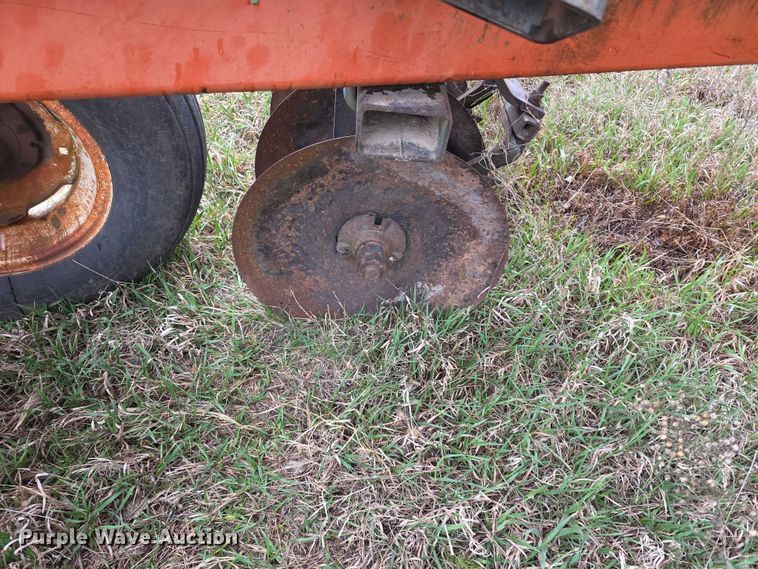 image for item FI0911 Allis Chalmers 2600  double off-set disk