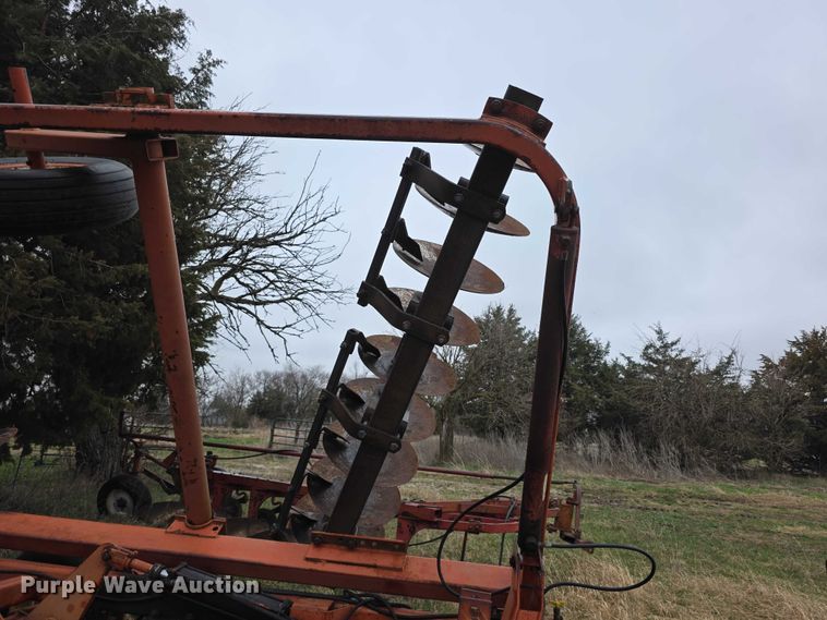 image for item FI0911 Allis Chalmers 2600  double off-set disk