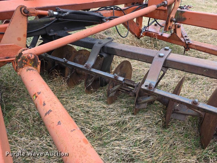 image for item FI0911 Allis Chalmers 2600  double off-set disk