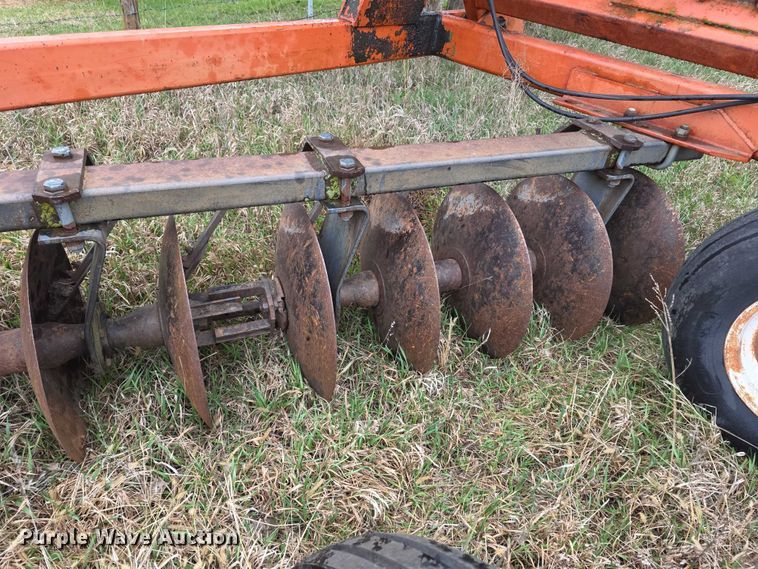 image for item FI0911 Allis Chalmers 2600  double off-set disk