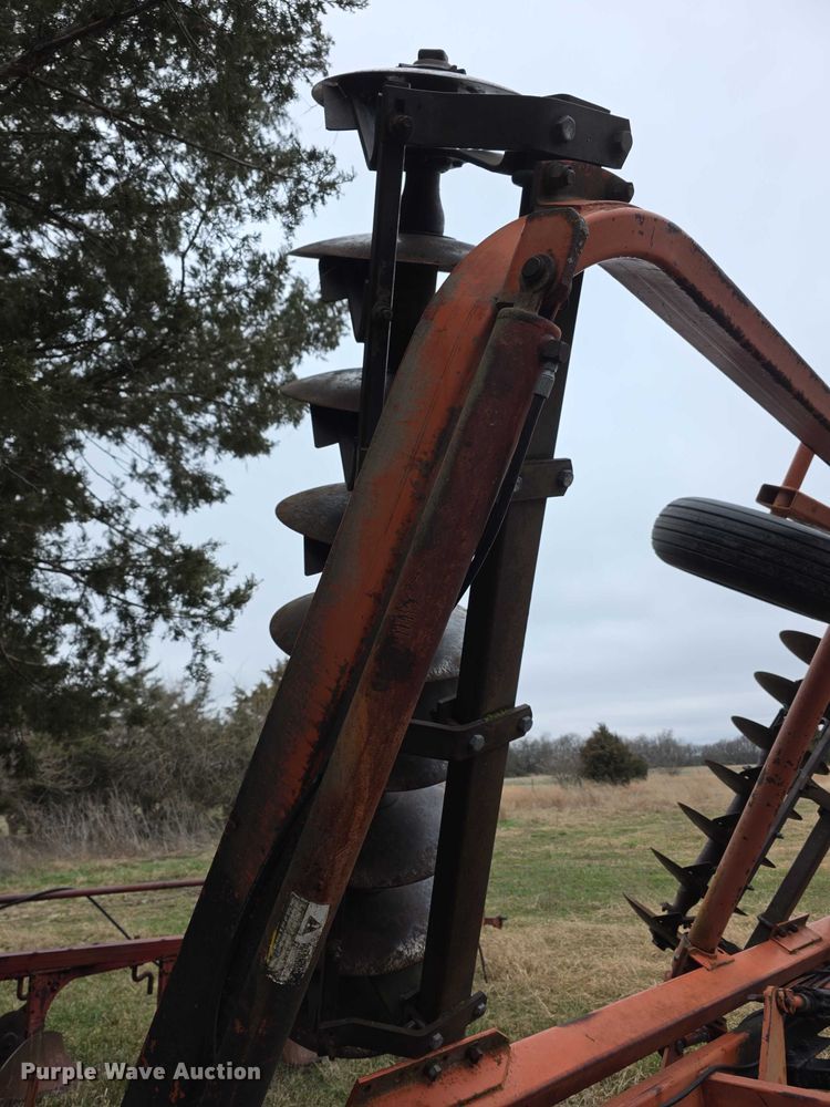image for item FI0911 Allis Chalmers 2600  double off-set disk