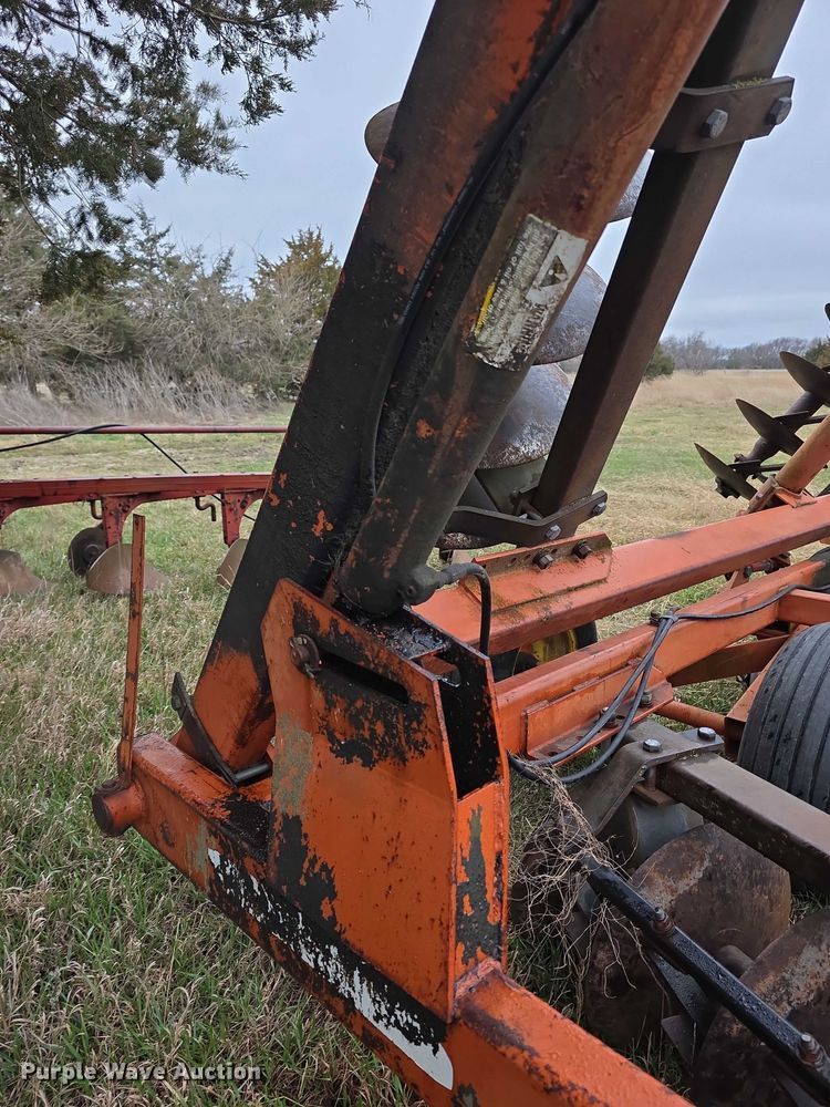 image for item FI0911 Allis Chalmers 2600  double off-set disk