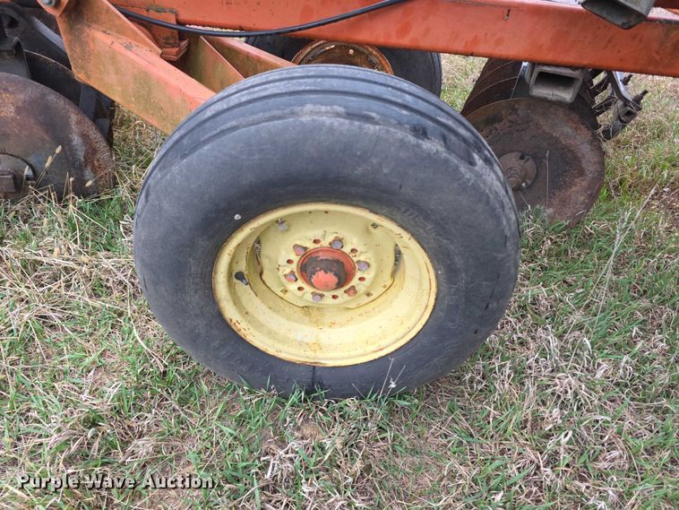 image for item FI0911 Allis Chalmers 2600  double off-set disk