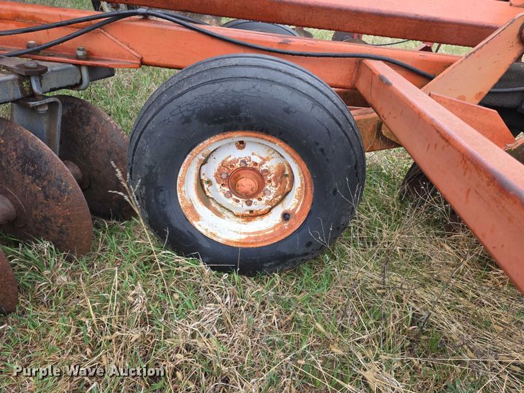image for item FI0911 Allis Chalmers 2600  double off-set disk