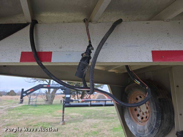 image for item FI0928 2002 Liberty livestock trailer