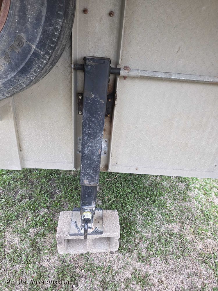 image for item FI0928 2002 Liberty livestock trailer